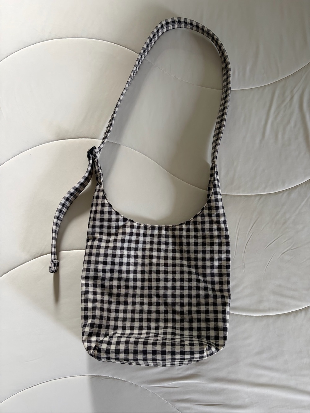 BAGGU Small Nylon Sling in Black & White Gingham